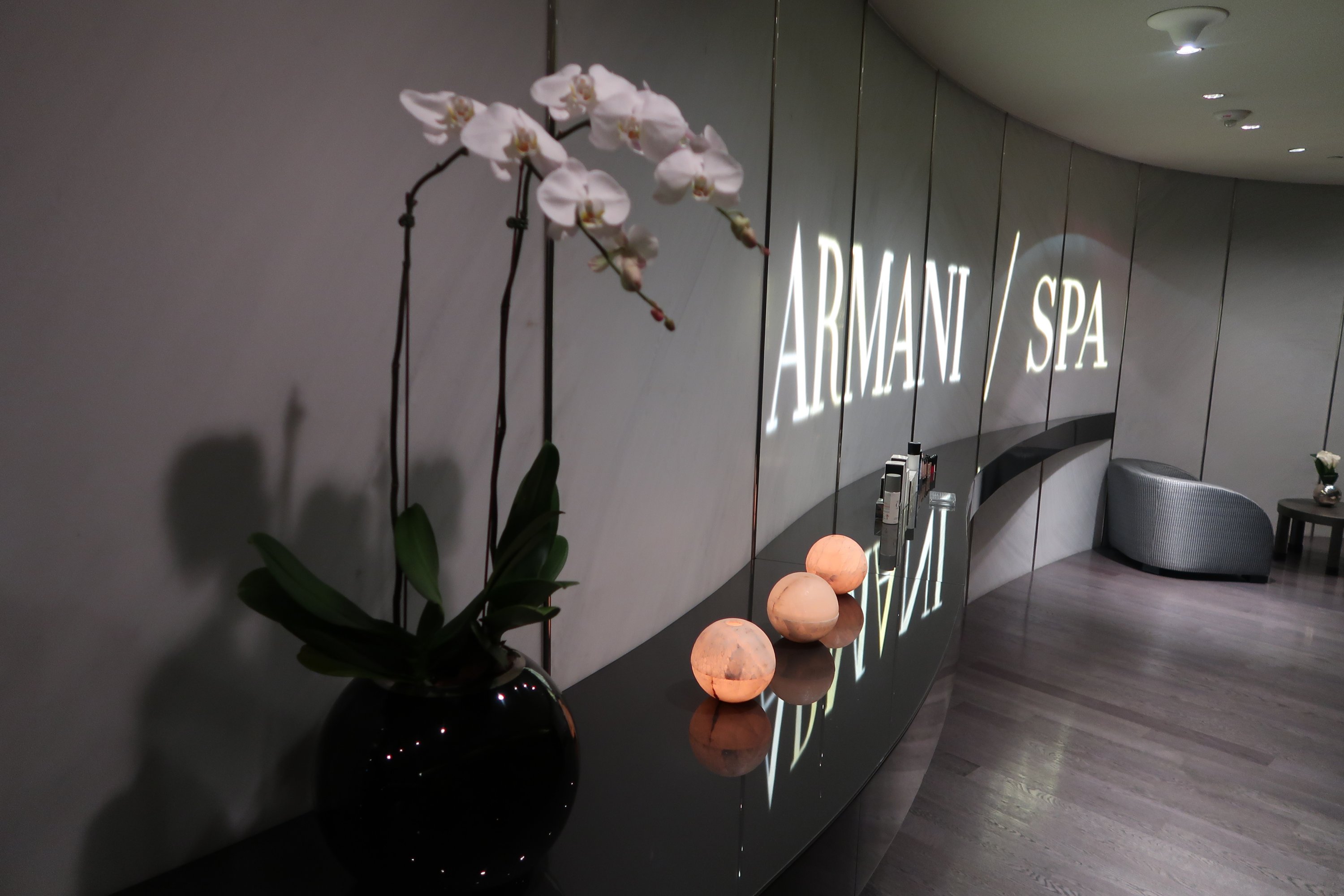 Armani Spa Luxury in the dark. A TO ZA ATAR