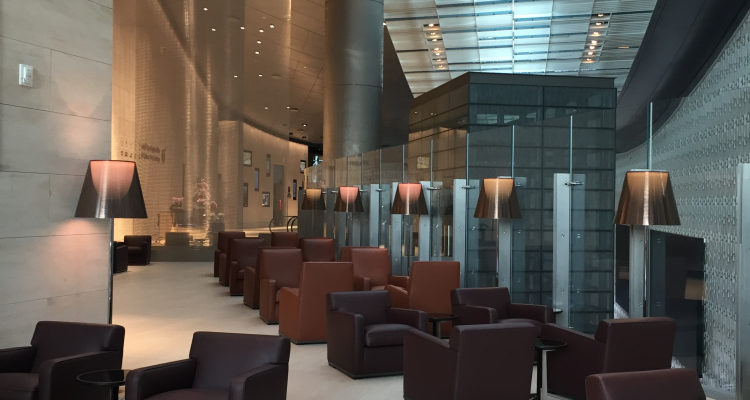 Al Safwa First Class Lounge: Sterile and Overlarge.