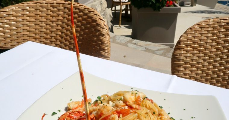 Conca del Sogno: Idyllic beach dining in Amalfi.