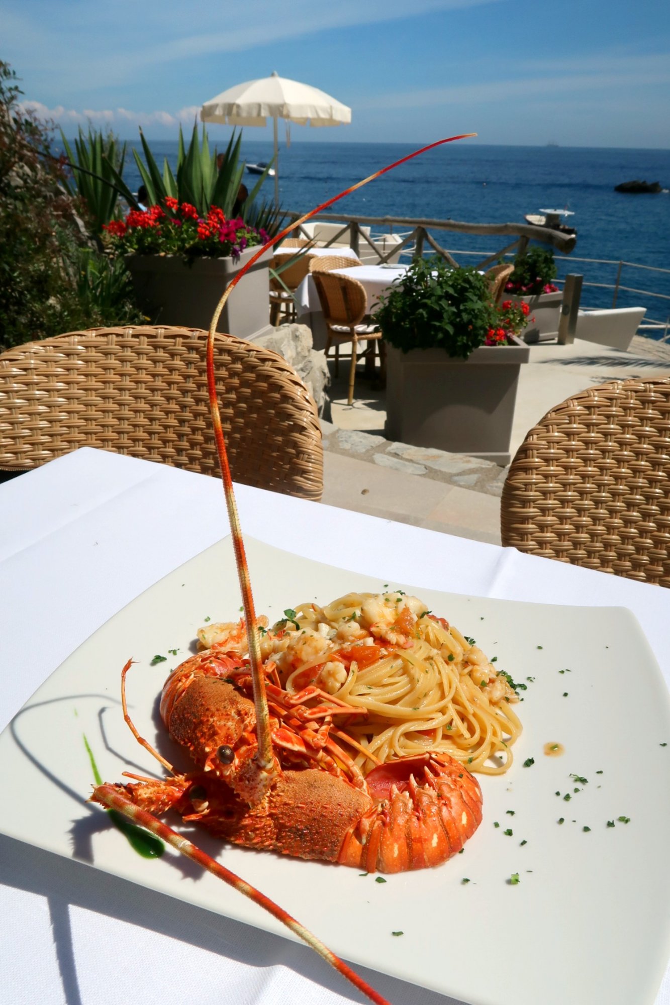 Conca del Sogno: Idyllic beach dining in Amalfi.